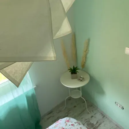 Apartament Hisa Megiclinic - & Healing Center