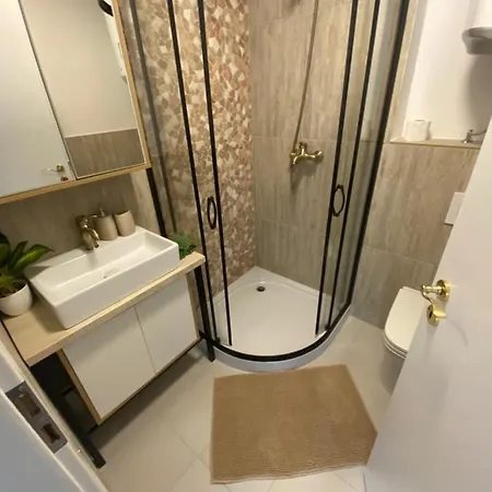 Hisa Megiclinic - & Healing Center *